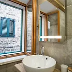 Jr Luxury Guesthouse2 בית הארחה