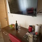 Jr Luxury Guesthouse2 בית הארחה 4*