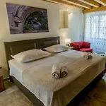 Jr Luxury Guesthouse2 בית הארחה 4*