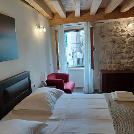 Jr Luxury Guesthouse2 Affittacamere 4*