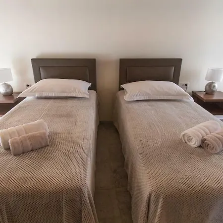 Jr Luxury Guesthouse2 בית הארחה 4*