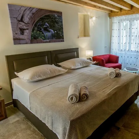 Jr Luxury Guesthouse2 Affittacamere 4*